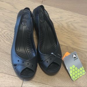 Crocs Farrah Black Wedge Heel Sandal Sz 8 Slingback Peep Toe New